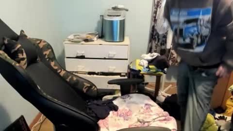 Snapshot of hotsummer1996 chatting on 11-30-25, 08:40 hot online show from 11-30-25, 08:40