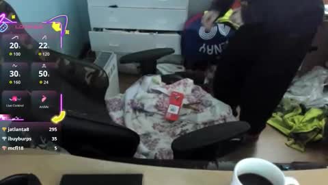 Snapshot of hotsummer1996 chatting on 01-11-26, 10:53 hot online show from 01-11-26, 10:53