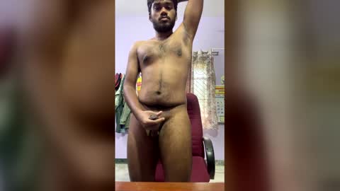 Snapshot of hottamilguy01 chatting on 04-15-26, 10:33 hottamilguy01 online show from 04-15-26, 10:33