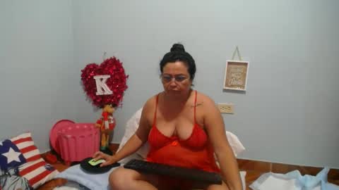 Snapshot of hottasttywoman chatting on 12-29-24, 04:27 victorya karolyna online show from 12-29-24, 04:27