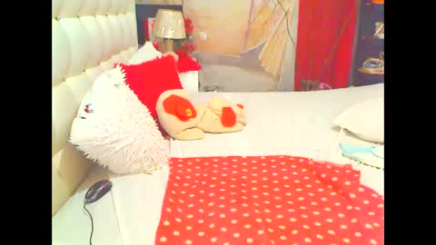 Snapshot of hottesa2019 chatting on 11-18-25, 12:31 THEONE online show from 11-18-25, 12:31