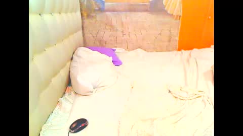 Snapshot of hottesa2019 chatting on 05-05-26, 11:02 THEONE online show from 05-05-26, 11:02