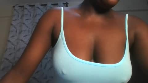 Snapshot of hottie_vera chatting on 05-15-26, 09:00 vera online show from 05-15-26, 09:00