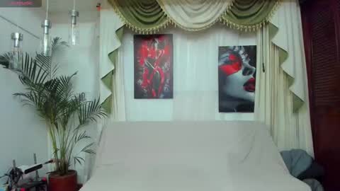 Snapshot of hotties_kittens18 chatting on 12-15-25, 06:01 hotties_kittens18 online show from 12-15-25, 06:01