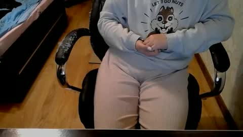 Snapshot of hotty_mary chatting on 04-26-26, 08:17 Mary online show from 04-26-26, 08:17