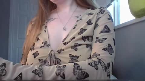 Snapshot of hotwifelili chatting on 04-21-26, 11:18 hotwifelili online show from 04-21-26, 11:18