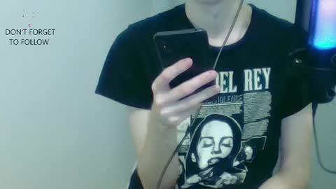 Snapshot of houdenni chatting on 02-11-25, 07:27 twinkie online show from 02-11-25, 07:27