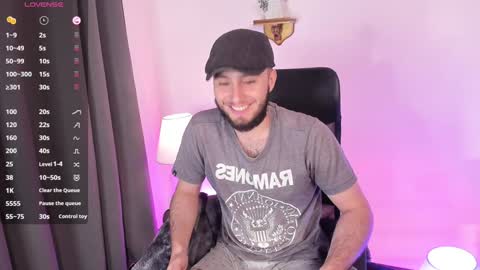 Snapshot of houseoffriends chatting on 02-03-25, 01:08 House Of Friends online show from 02-03-25, 01:08