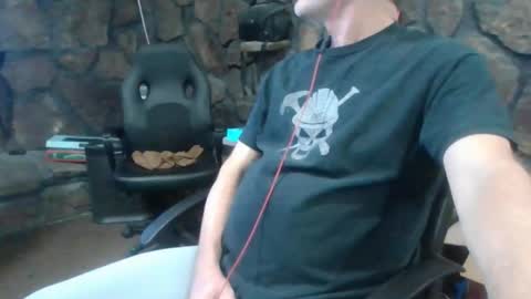 Snapshot of houstonbored chatting on 12-21-25, 02:30 houstonbored online show from 12-21-25, 02:30