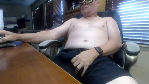 Snapshot of howardtheduc chatting on 07-25-26, 05:43 Howard817 online show from 07-25-26, 05:43