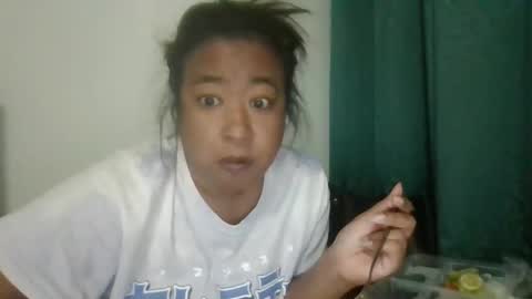 Snapshot of howdykannapat chatting on 11-17-25, 12:55 NIDA online show from 11-17-25, 12:55