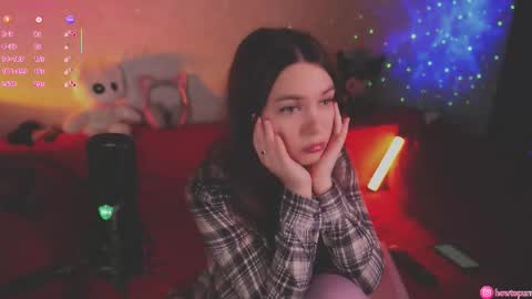 Mia online show from 11-06-25, 05:03