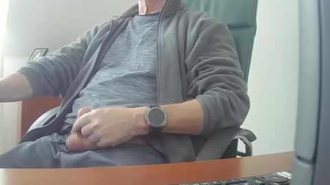 Snapshot of hpeter111 chatting on 02-04-25, 11:05 Peter online show from 02-04-25, 11:05