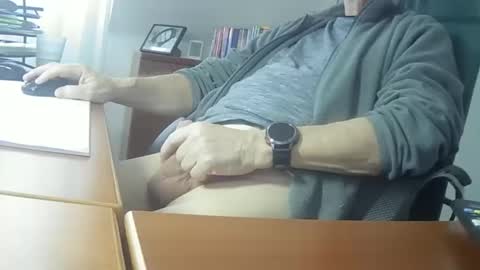 Snapshot of hpeter111 chatting on 02-06-25, 02:58 Peter online show from 02-06-25, 02:58