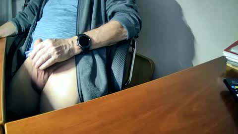 Snapshot of hpeter111 chatting on 02-27-25, 07:04 Peter online show from 02-27-25, 07:04