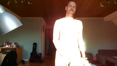 Snapshot of hsbpwdgmxde chatting on 07-10-26, 05:15 Thommy online show from 07-10-26, 05:15