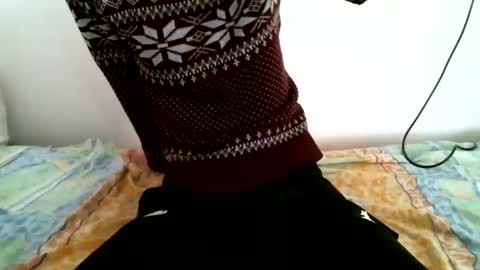 Snapshot of hug_me chatting on 12-10-24, 02:39 Keanu online show from 12-10-24, 02:39