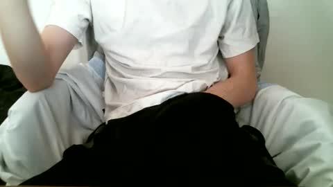 Snapshot of hug_me chatting on 10-06-25, 12:35 Keanu online show from 10-06-25, 12:35