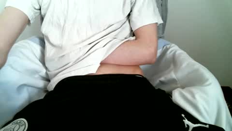 Snapshot of hug_me chatting on 10-26-25, 12:33 Keanu online show from 10-26-25, 12:33