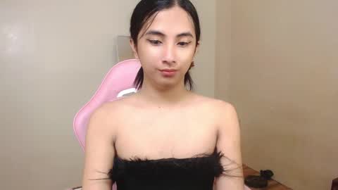 Snapshot of hugeasiancockandrea chatting on 12-31-24, 12:32 drea  online show from 12-31-24, 12:32