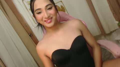 Snapshot of hugeasiancockandrea chatting on 10-02-25, 02:35 drea  online show from 10-02-25, 02:35