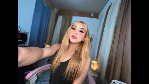 Snapshot of hugeasiancockandrea chatting on 10-08-25, 10:18 drea  online show from 10-08-25, 10:18