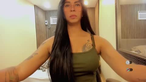 Snapshot of hugecockgoddessxxx chatting on 12-30-24, 11:04 Queen karen grey online show from 12-30-24, 11:04