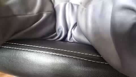 Snapshot of hugepecker131 chatting on 10-06-25, 03:31 hugepecker131 online show from 10-06-25, 03:31