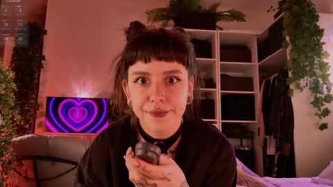 Mika online show from 03-21-26, 05:27