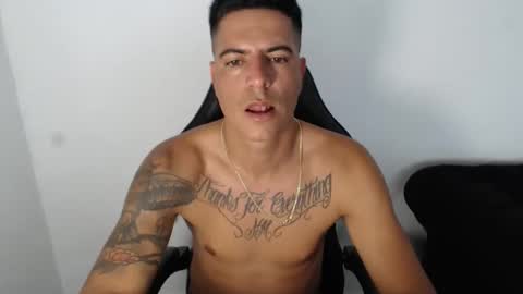 Snapshot of hugopino chatting on 02-02-26, 01:10 Richard14 online show from 02-02-26, 01:10