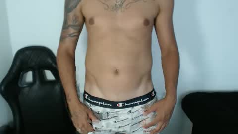 Snapshot of hugopino chatting on 02-10-26, 02:43 Richard14 online show from 02-10-26, 02:43