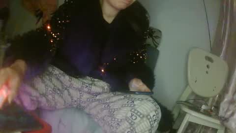 hujiajia520321431 online show from 02-10-26, 09:52