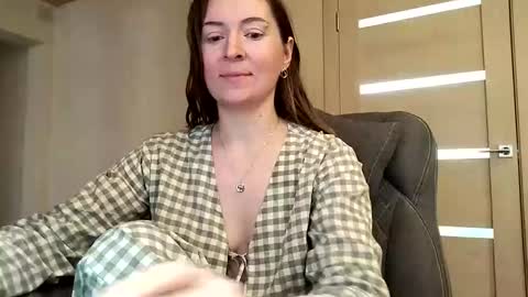 Snapshot of humpygrey chatting on 10-20-25, 08:48 HumpyGrey online show from 10-20-25, 08:48
