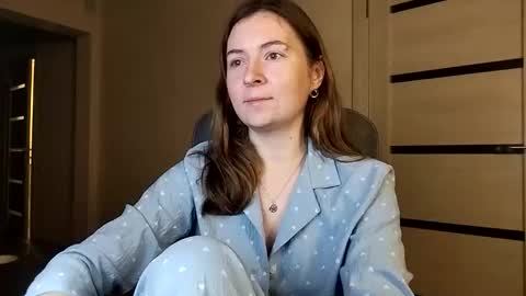 Snapshot of humpygrey chatting on 10-29-25, 07:04 HumpyGrey online show from 10-29-25, 07:04