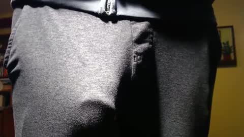 Snapshot of hung_hot_fit10 chatting on 01-08-25, 01:32 Big uncut cock dripping online show from 01-08-25, 01:32