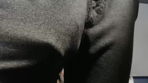 Snapshot of hung_hot_fit10 chatting on 10-15-25, 09:04 Big uncut cock dripping online show from 10-15-25, 09:04