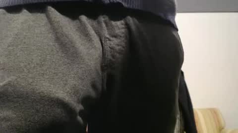 Snapshot of hung_hot_fit10 chatting on 11-25-25, 11:38 Big uncut cock dripping online show from 11-25-25, 11:38