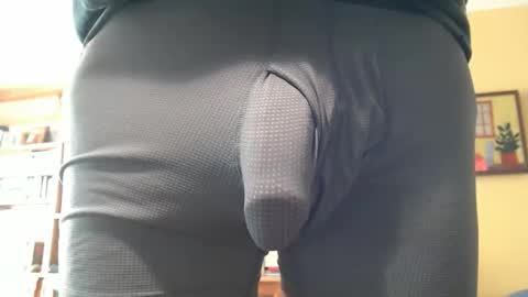 Snapshot of hung_hot_fit10 chatting on 12-20-25, 10:06 Big uncut cock dripping online show from 12-20-25, 10:06