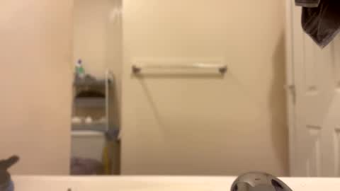 Snapshot of hungbwc99999 chatting on 03-17-26, 02:05 hungbwc99999 online show from 03-17-26, 02:05