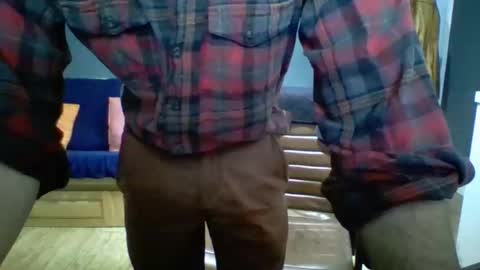 Snapshot of hunghard2004 chatting on 10-17-25, 09:45 hunghard2004 online show from 10-17-25, 09:45