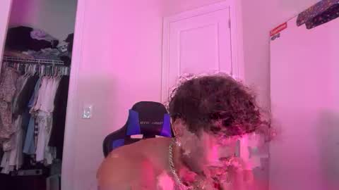 Snapshot of hungkingg22 chatting on 04-08-26, 03:34 hungkingg22 online show from 04-08-26, 03:34
