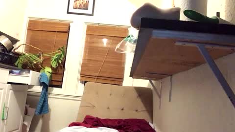 Snapshot of hunglordy chatting on 02-22-25, 12:19 Long and Ready online show from 02-22-25, 12:19