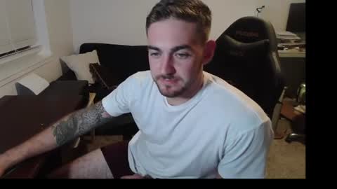 Snapshot of hungmtnman2256 chatting on 06-30-26, 04:35 hungmtnman2256 online show from 06-30-26, 04:35