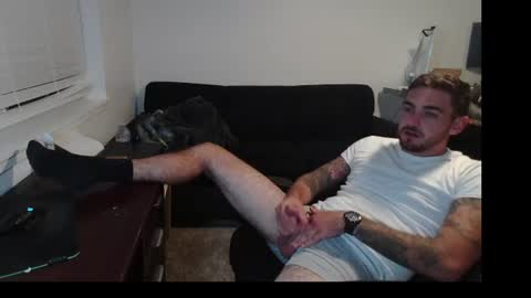 Snapshot of hungmtnman2256 chatting on 07-12-26, 04:47 hungmtnman2256 online show from 07-12-26, 04:47
