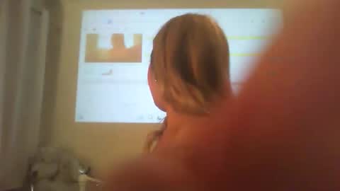 Snapshot of hunnyboo2323 chatting on 05-16-26, 12:29 hunnyboo2323 online show from 05-16-26, 12:29