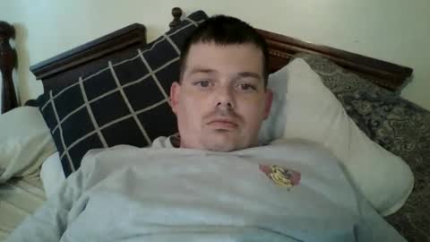 Snapshot of huntdog1221 chatting on 06-19-26, 07:39 huntdog1221 online show from 06-19-26, 07:39