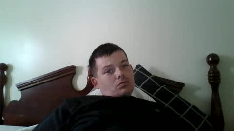Snapshot of huntdog1221 chatting on 06-25-26, 07:18 huntdog1221 online show from 06-25-26, 07:18
