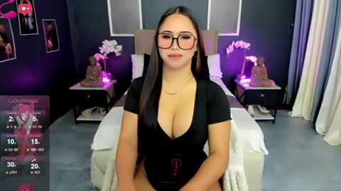 Snapshot of hunterxhuntress chatting on 08-03-26, 06:01 HELLO HANNAH IS BACK online show from 08-03-26, 06:01