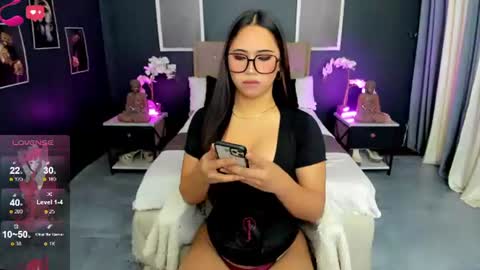 Snapshot of hunterxhuntress chatting on 08-03-26, 10:32 HELLO HANNAH IS BACK online show from 08-03-26, 10:32