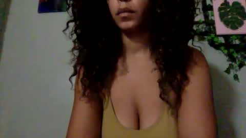 Snapshot of hunyybunz chatting on 12-22-24, 01:01 Goddess Hunyy online show from 12-22-24, 01:01